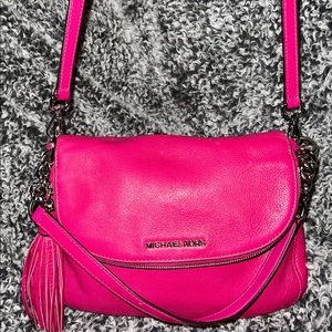 MICHAEL KORS Fuchsia Pebbled Leather BEDFORD FLAP TASSEL Crossbody Handbag EUC